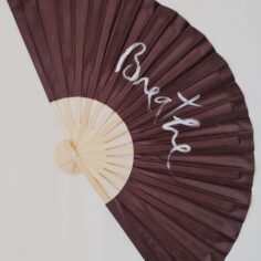 Éventail de calligraphie vietnamienne — variante Respire