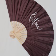 Vietnamese calligraphy fan — I Have Arrived by Thich Nhat Hanh; Éventail de calligraphie vietnamienne — variante Écoute