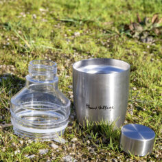 Plum Village Insulated Stainless Steel Water Bottle 400ml opened; Petite gourde isotherme en acier inoxydable Plum Village 400ml