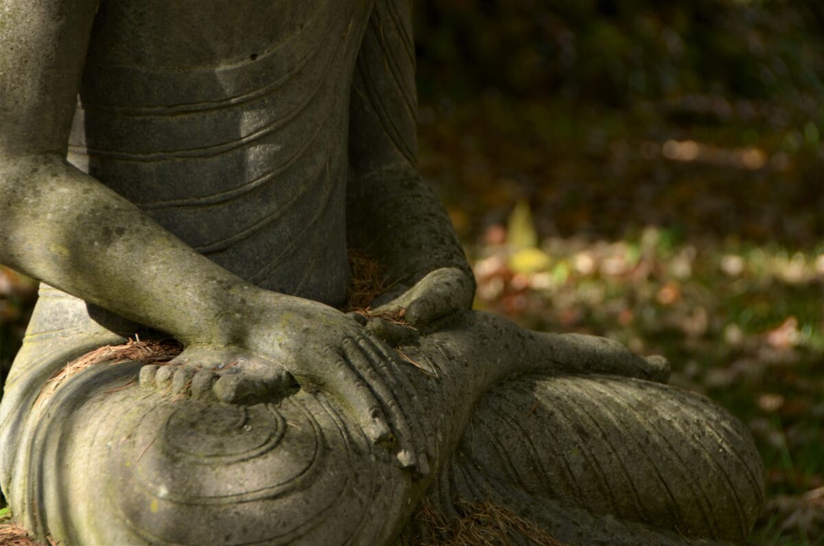 Thich Nhat Hanh advanced practice key books including The Other Shore, The Sun My Heart, and Buddha Mind, Buddha Body for deep Buddhist philosophy and meditation study